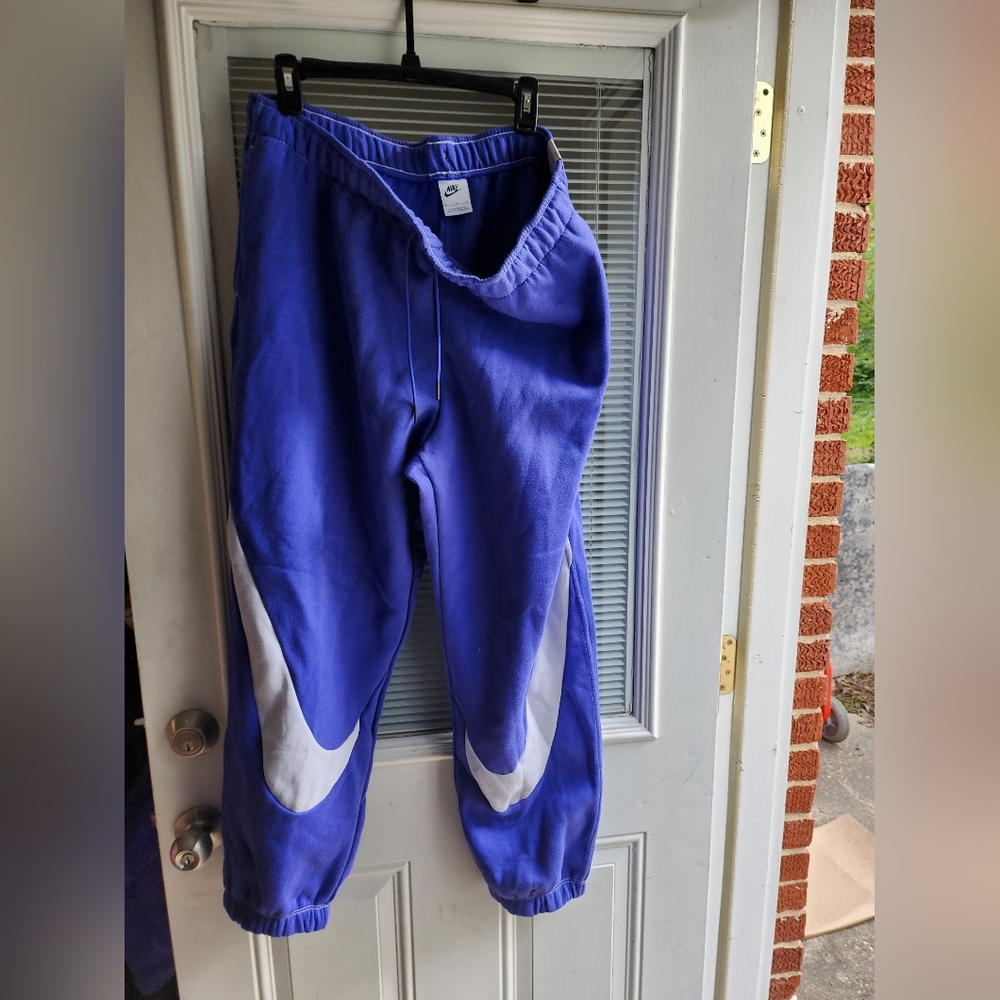 WOMEN'S NIKE SWEAT SUIT TOP L BOTTOM XL